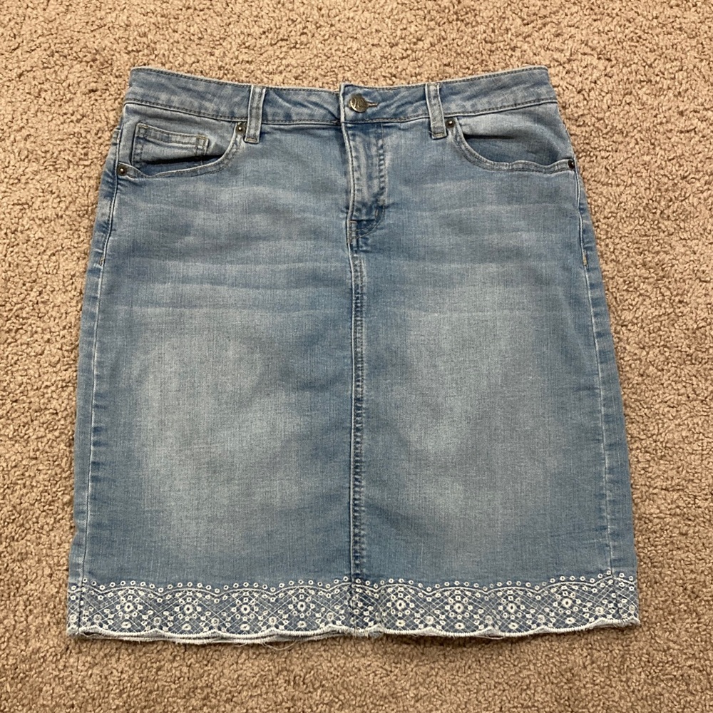 Westport Medium Wash Denim Skirt with Embroidery Scallop Hem Size 10
